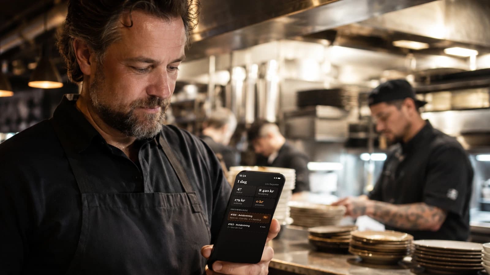 Restaurangägaren följer kvällen i telefonen mitt under service: 47 ordrar, 8 420 kronor i försäljning, 179 kronor i snittnota och 0 kronor i provision, med order 184 inkommande.